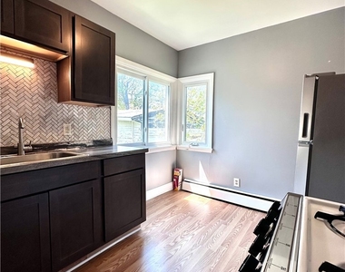688 Columbus Parkway - Photo Thumbnail 5