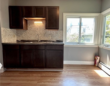 688 Columbus Parkway - Photo Thumbnail 7