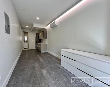 277 Linden St - Photo Thumbnail 7