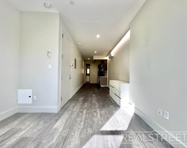 277 Linden St - Photo Thumbnail 9