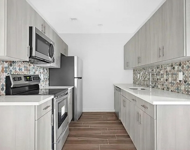 906 East New York Avenue - Photo Thumbnail 1