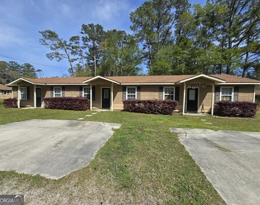 403 E Lawnwood Avenue - Photo Thumbnail 2