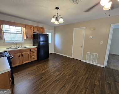 403 E Lawnwood Avenue - Photo Thumbnail 9