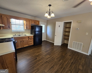 403 E Lawnwood Avenue - Photo Thumbnail 8