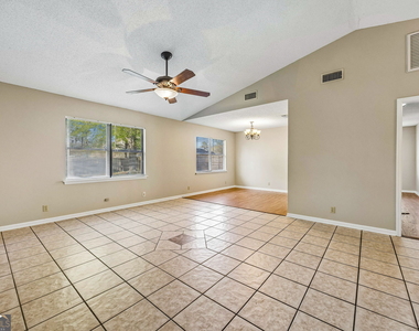132 Woodvalley Drive - Photo Thumbnail 10