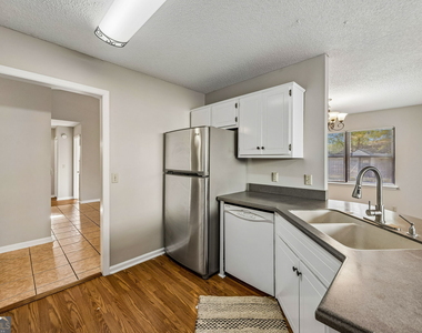 132 Woodvalley Drive - Photo Thumbnail 16