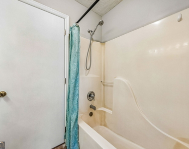 132 Woodvalley Drive - Photo Thumbnail 33