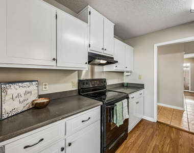 132 Woodvalley Drive - Photo Thumbnail 17