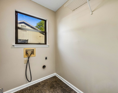 132 Woodvalley Drive - Photo Thumbnail 25