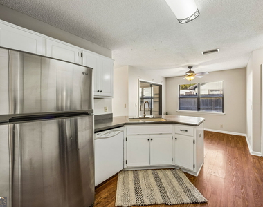 132 Woodvalley Drive - Photo Thumbnail 20