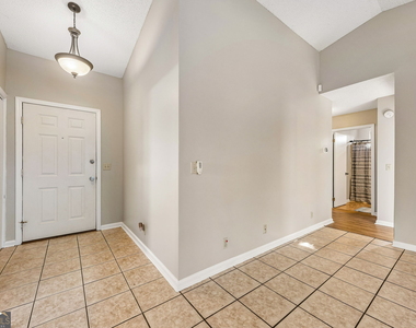 132 Woodvalley Drive - Photo Thumbnail 7