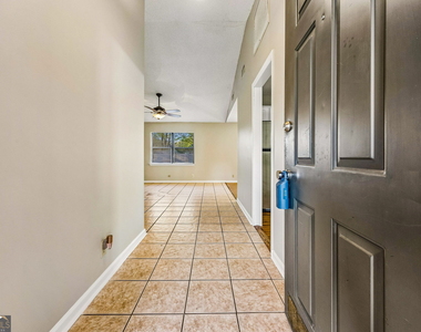 132 Woodvalley Drive - Photo Thumbnail 5