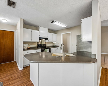132 Woodvalley Drive - Photo Thumbnail 14