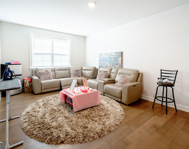 337 Caledonia Court - Photo Thumbnail 8