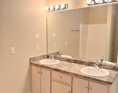 123 Magnolia Court - Photo Thumbnail 12