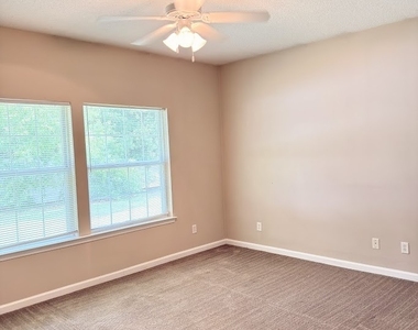 123 Magnolia Court - Photo Thumbnail 9