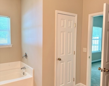 123 Magnolia Court - Photo Thumbnail 13