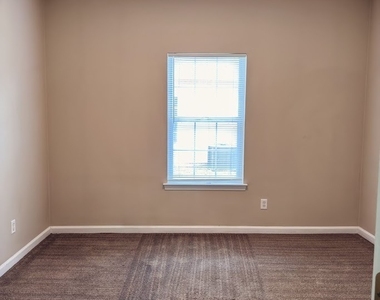 123 Magnolia Court - Photo Thumbnail 3
