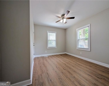 1377 Pine Avenue - Photo Thumbnail 8