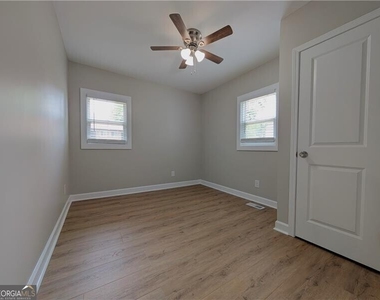 1377 Pine Avenue - Photo Thumbnail 15
