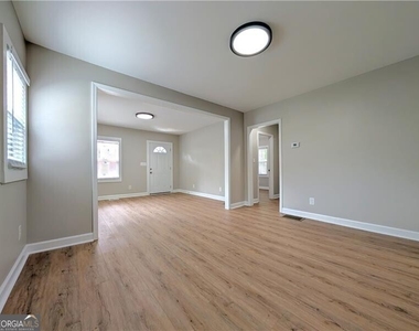 1377 Pine Avenue - Photo Thumbnail 4