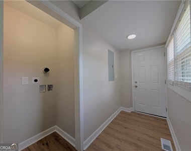1377 Pine Avenue - Photo Thumbnail 7