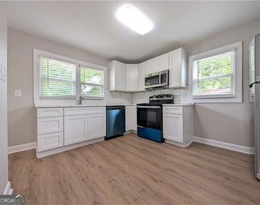 1377 Pine Avenue - Photo Thumbnail 5