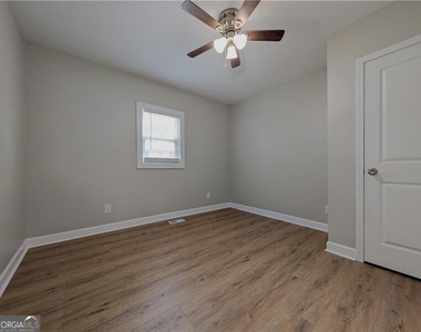 1377 Pine Avenue - Photo Thumbnail 13