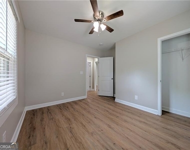 1377 Pine Avenue - Photo Thumbnail 9