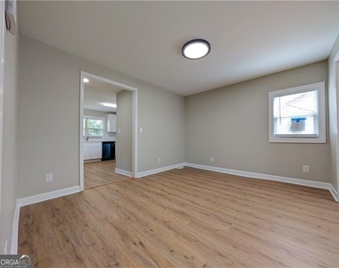 1377 Pine Avenue - Photo Thumbnail 3
