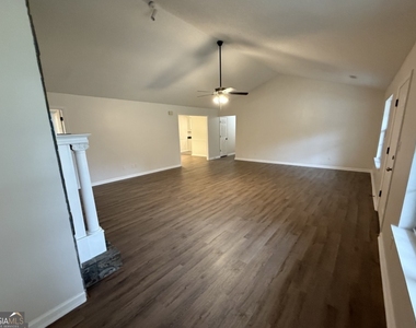 105 Mockingbird Drive - Photo Thumbnail 18