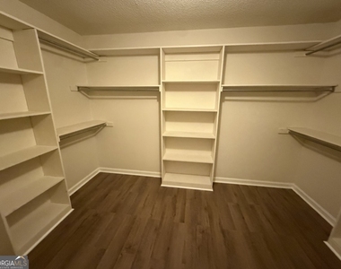 105 Mockingbird Drive - Photo Thumbnail 32