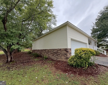 105 Mockingbird Drive - Photo Thumbnail 5
