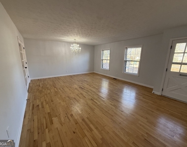 1612 Knox Street - Photo Thumbnail 10