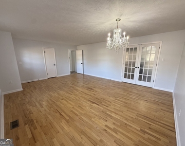 1612 Knox Street - Photo Thumbnail 12