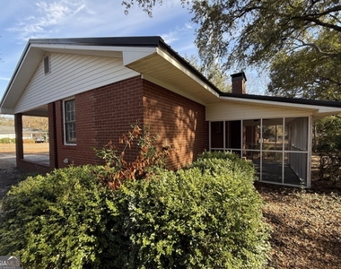 1612 Knox Street - Photo Thumbnail 3