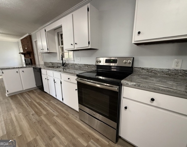 1612 Knox Street - Photo Thumbnail 17