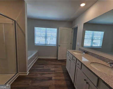 27 Berryville Dr - Photo Thumbnail 19
