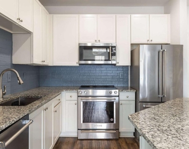 840 United Avenue Se - Photo Thumbnail 4