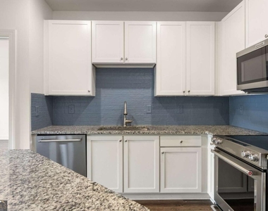 840 United Avenue Se - Photo Thumbnail 5