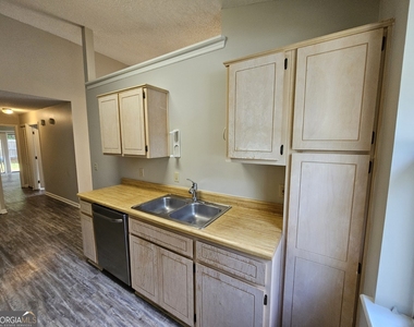 108 E Lakemont Drive - Photo Thumbnail 11