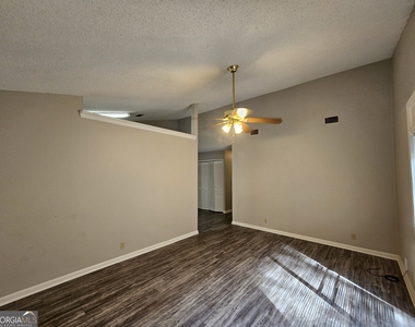 108 E Lakemont Drive - Photo Thumbnail 5