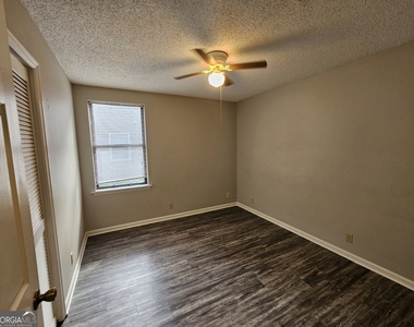 108 E Lakemont Drive - Photo Thumbnail 17