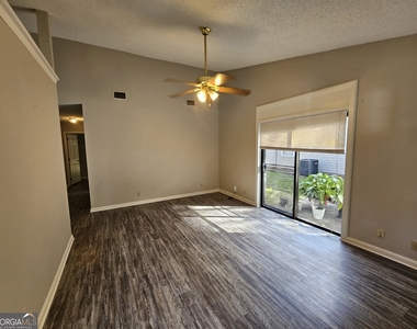 108 E Lakemont Drive - Photo Thumbnail 3