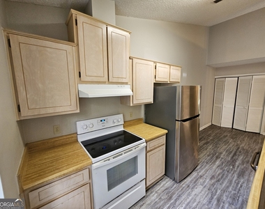 108 E Lakemont Drive - Photo Thumbnail 12
