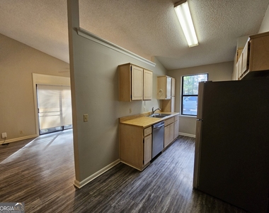 108 E Lakemont Drive - Photo Thumbnail 9