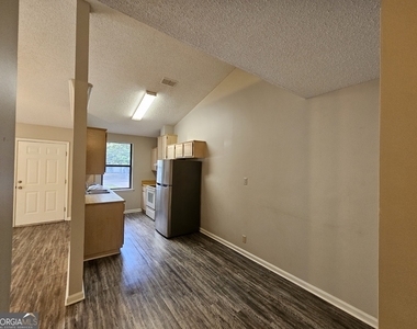 108 E Lakemont Drive - Photo Thumbnail 8