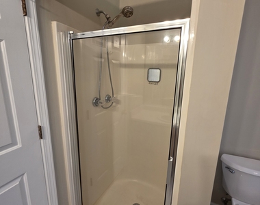 302 Henley Way - Photo Thumbnail 12