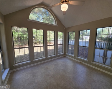 302 Henley Way - Photo Thumbnail 3