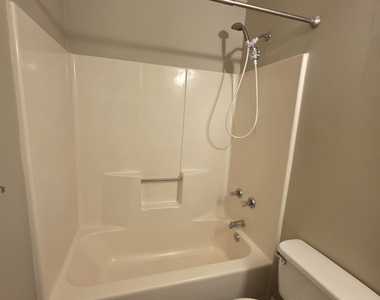 302 Henley Way - Photo Thumbnail 15